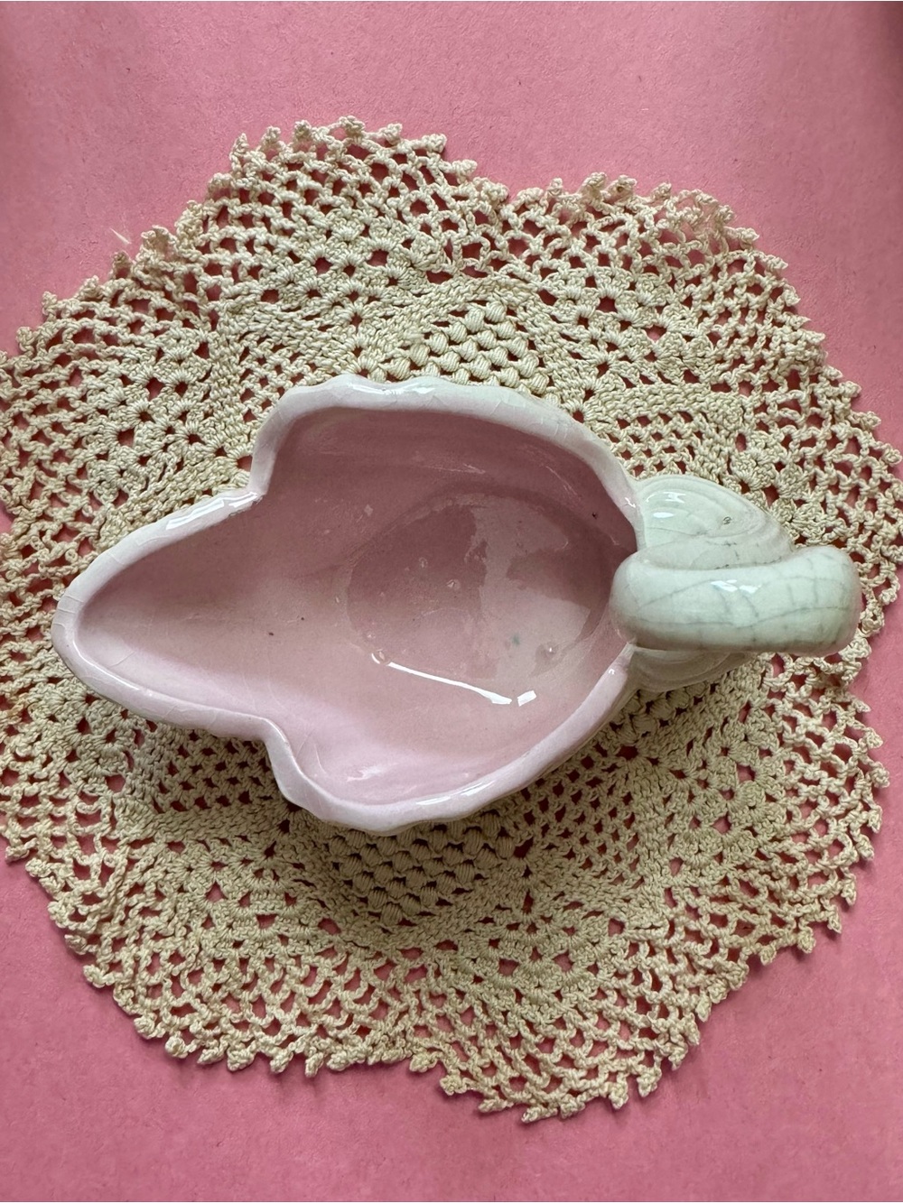 Vintage Swan Ceramic Bowl in Soft Pink and White - Picture 3 of 4
